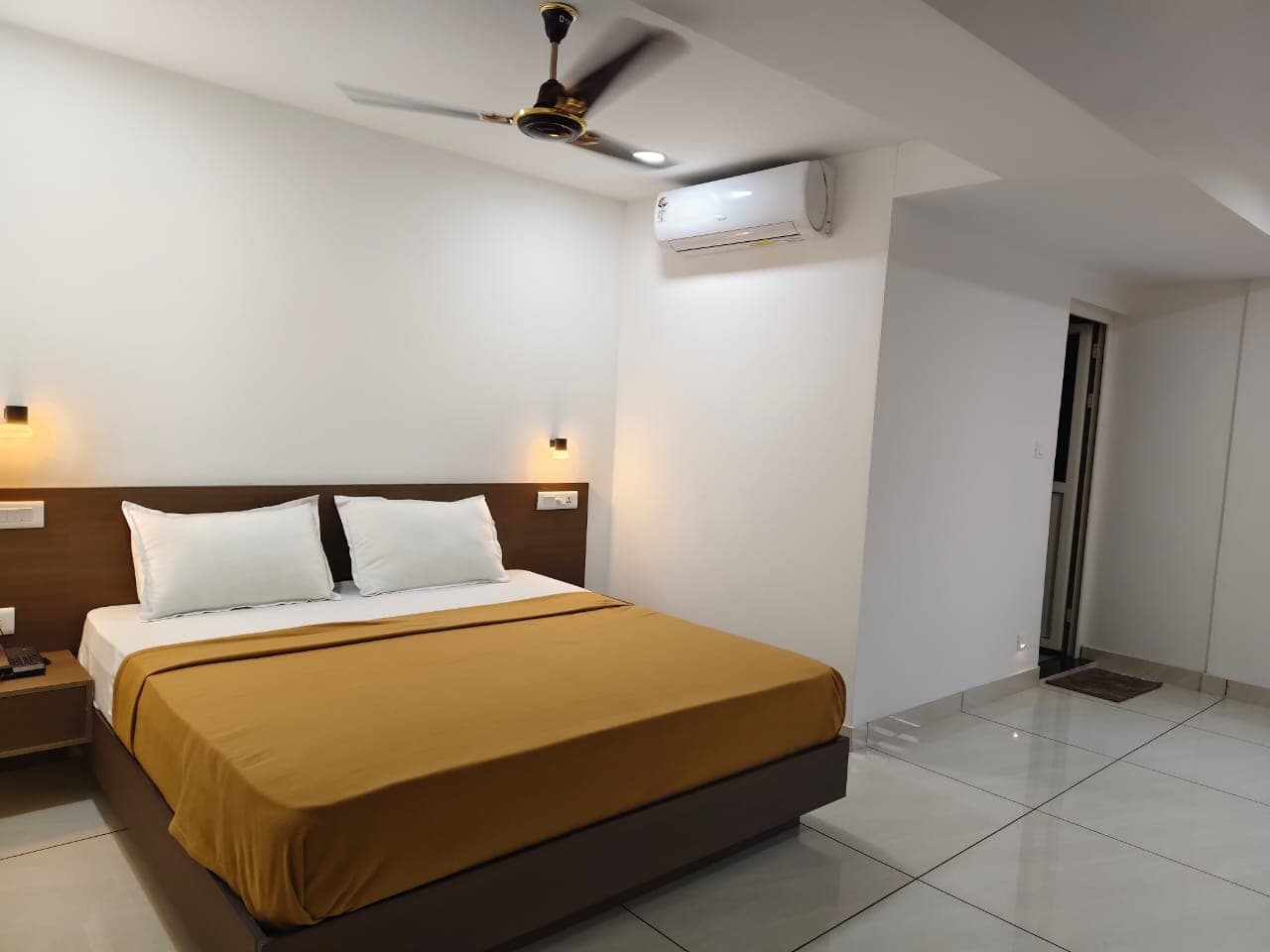 Platinum A Grade at Idukki Castle Resort - Large, premium-feel room with hill views — ideal for families or groups seeking comfort and extra space.